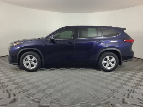 Used 2021 Toyota Highlander LE AWD/4WD image 6