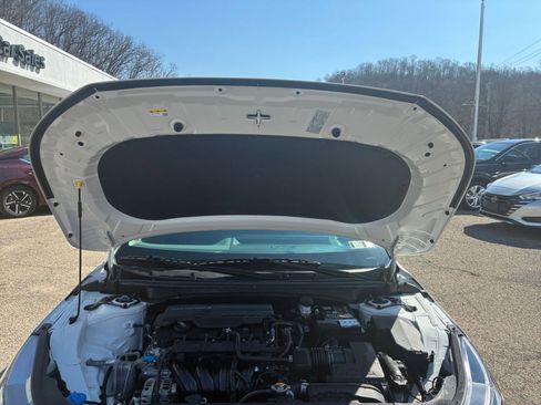 Used 2025 Kia K4 LXS image 32