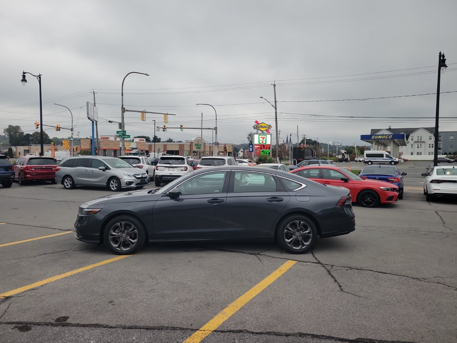 Used 2023 Honda Accord EX image 2