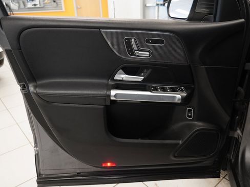 Used 2020 Mercedes-Benz GLB 250 GLB 250 4D Sport Utility image 5