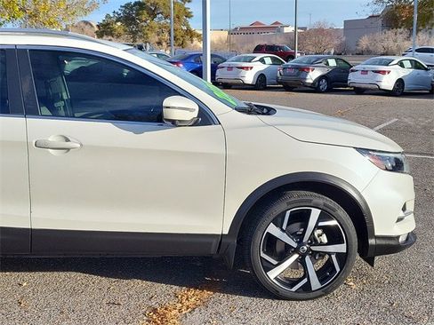 Used 2021 Nissan Rogue Sport SL w/ Premium Package image 2