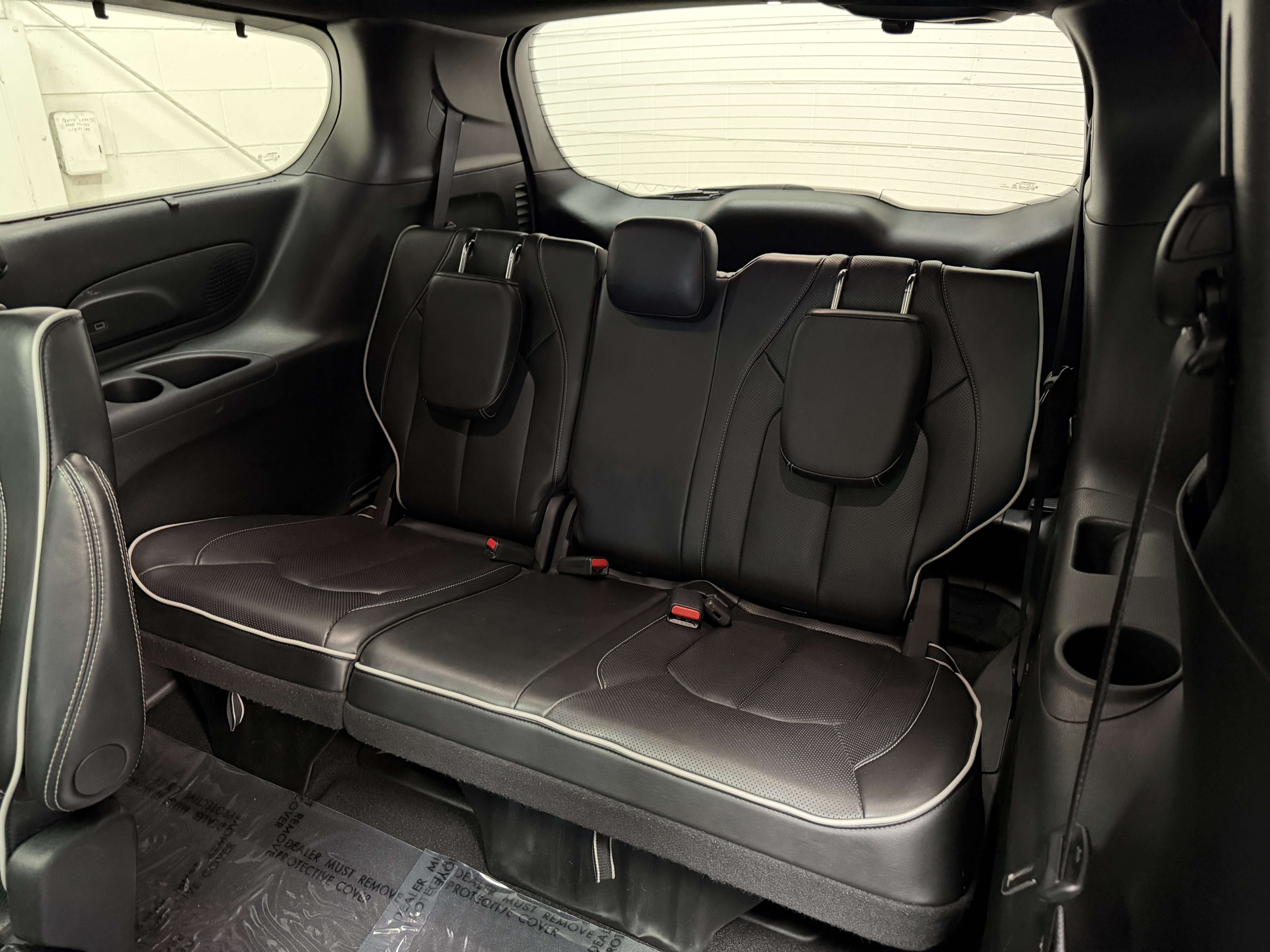 Used 2025 Chrysler Pacifica Limited FWD image 17