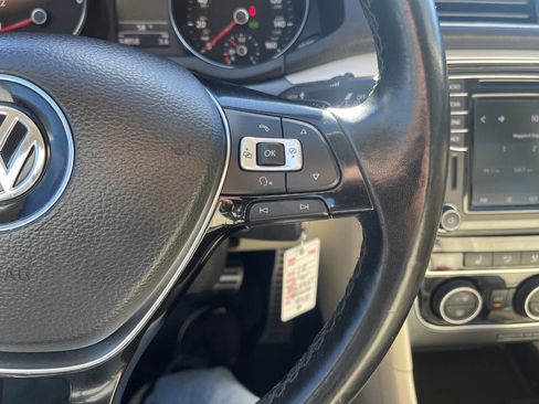 Used 2018 Volkswagen Passat 2.0T R-Line image 30