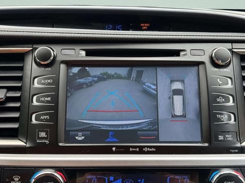 Used 2018 Toyota Highlander Limited Platinum AWD/4WD image 15