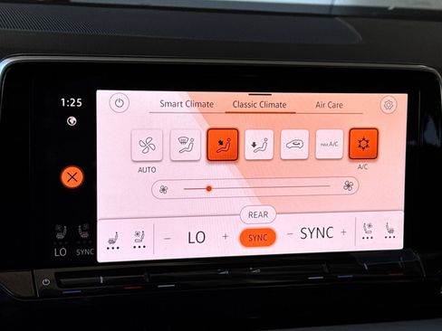 New 2025 Volkswagen Atlas Peak Edition SE image 18