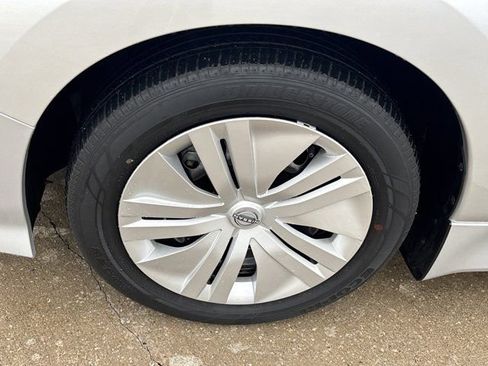 Used 2025 Nissan Leaf S image 12