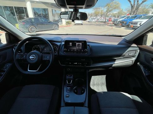 Used 2023 Nissan Rogue SV image 8