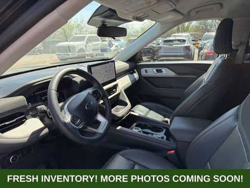 Used 2025 Ford Explorer Active w/ Active Comfort Package image 8