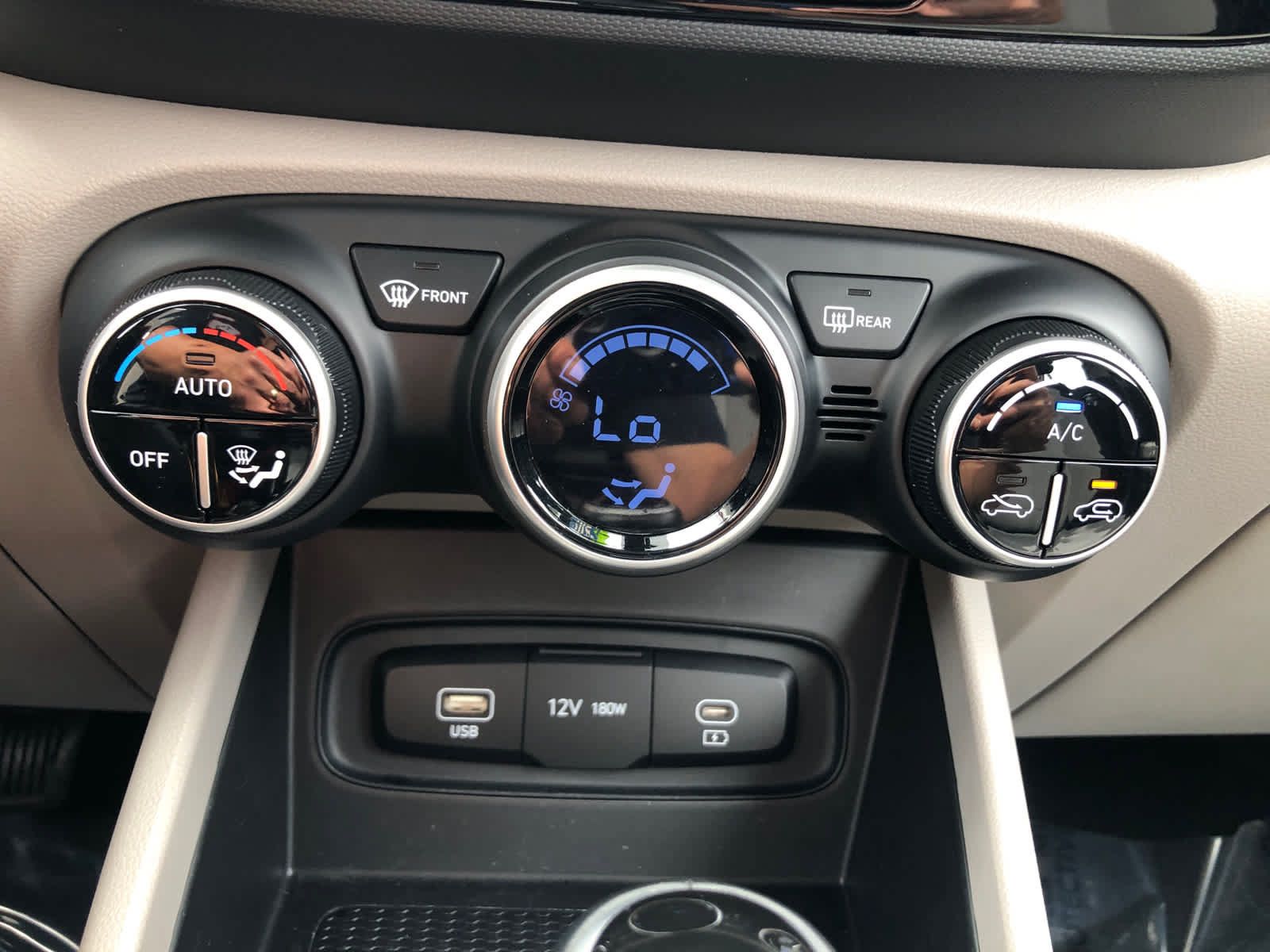 Certified 2025 Hyundai Venue SEL FWD image 17