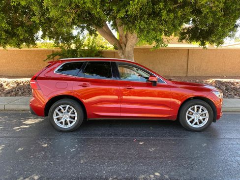 Used 2021 Volvo XC60 T5 Momentum AWD/4WD image 6