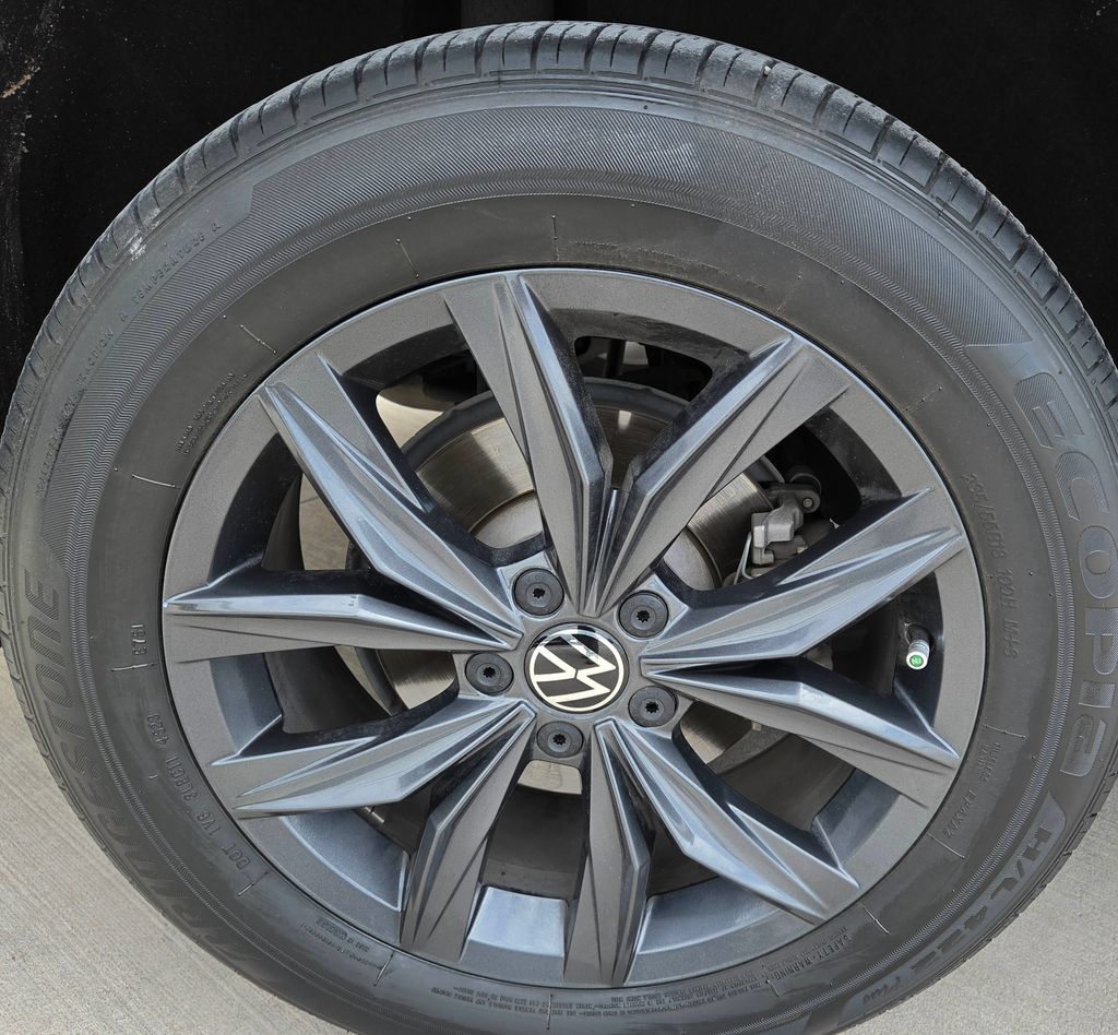 Used 2024 Volkswagen Tiguan SE FWD image 10