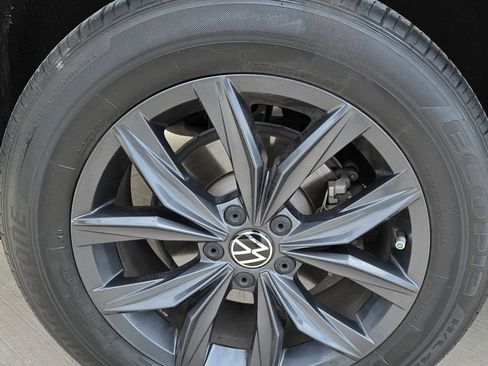 Used 2024 Volkswagen Tiguan SE FWD image 10