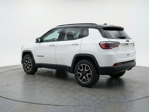 Used 2025 Jeep Compass Trailhawk AWD/4WD image 6