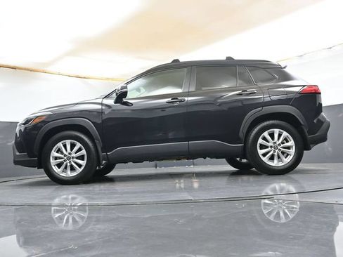 Used 2025 Toyota Corolla Cross LE AWD/4WD image 31