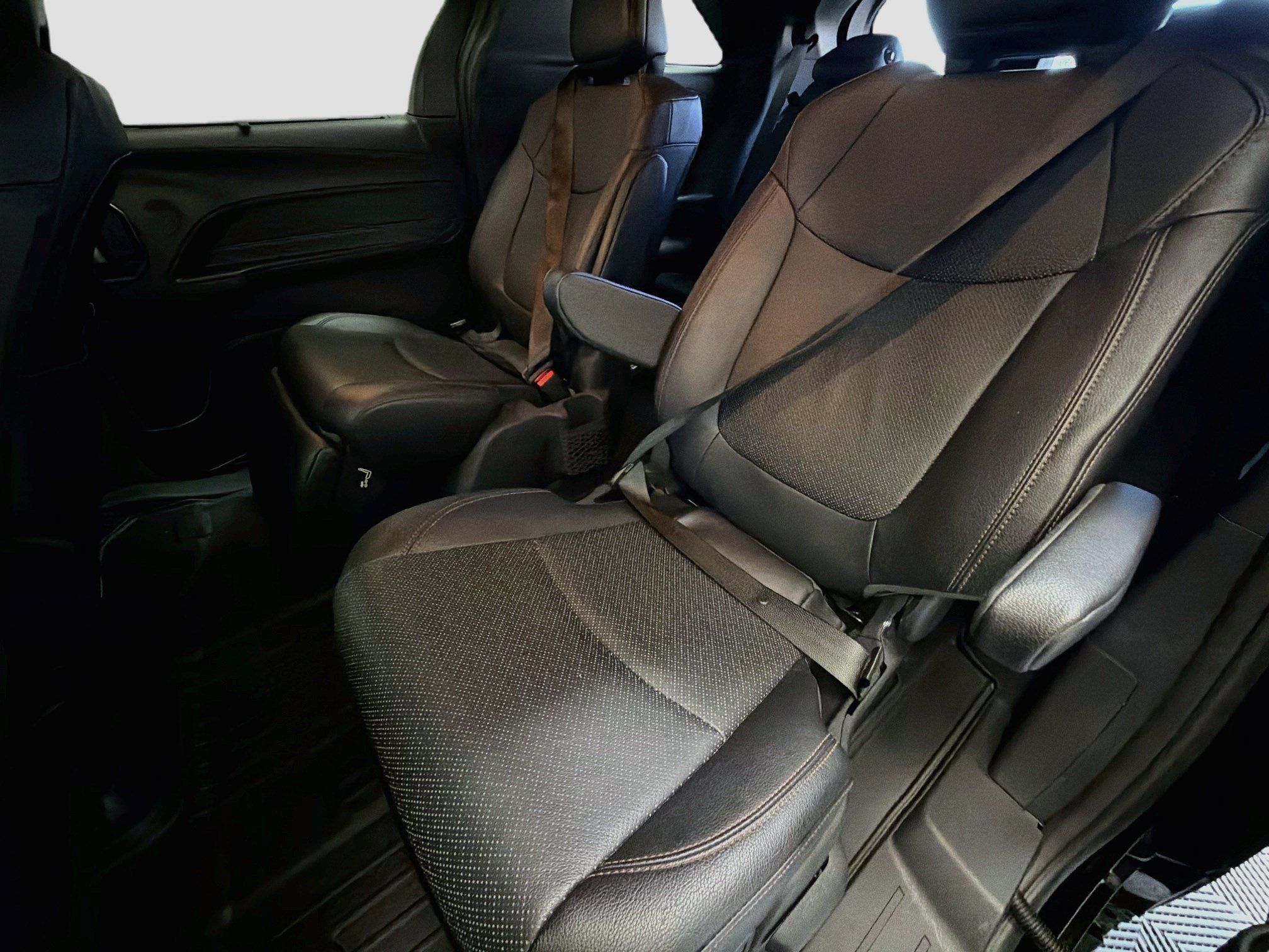 Used 2025 Toyota Sienna Limited FWD image 13