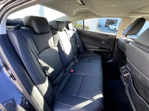 Used 2022 Lexus ES 300h w/ Premium Package image 21