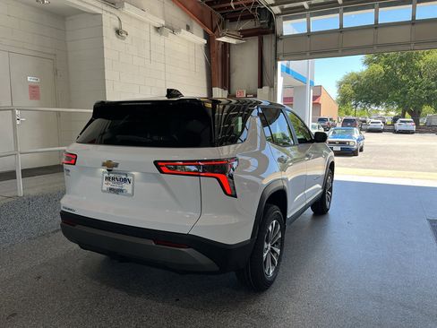 New 2026 Chevrolet Equinox LT w/ Convenience Package II FWD image 11