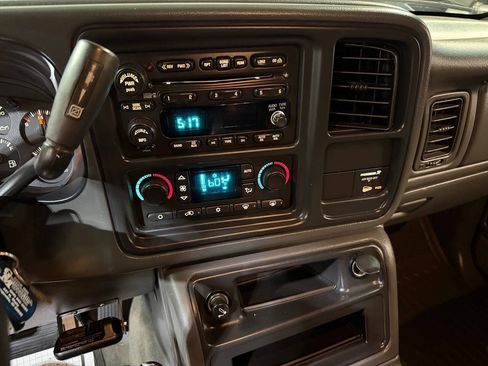 Used 2005 Chevrolet Silverado 2500 LT w/ Heavy-Duty Power Package AWD/4WD image 42
