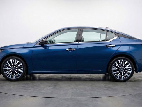 Used 2025 Nissan Altima 2.5 SV image 5