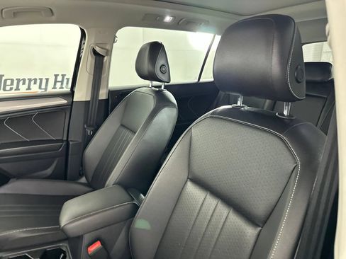 Used 2022 Volkswagen Tiguan SE w/ Panoramic Sunroof Package AWD/4WD image 8