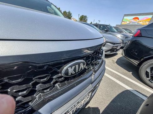 Certified 2021 Kia Sorento S w/ Panoramic Sunroof Package FWD image 4
