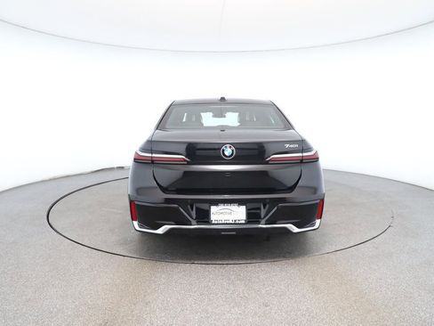 Used 2024 BMW 740i image 4
