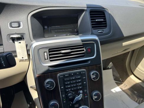 Used 2014 Volvo S60 T5 image 23