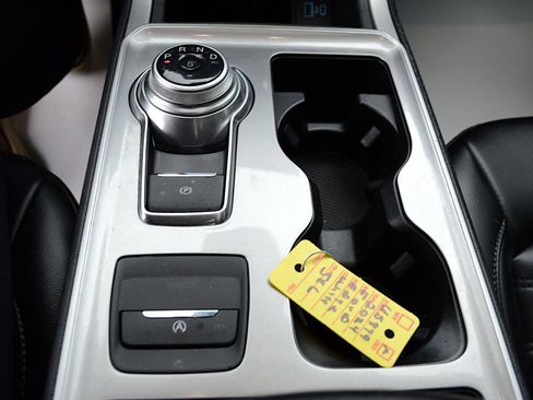 Used 2024 Ford Edge SEL w/ Convenience Package image 30