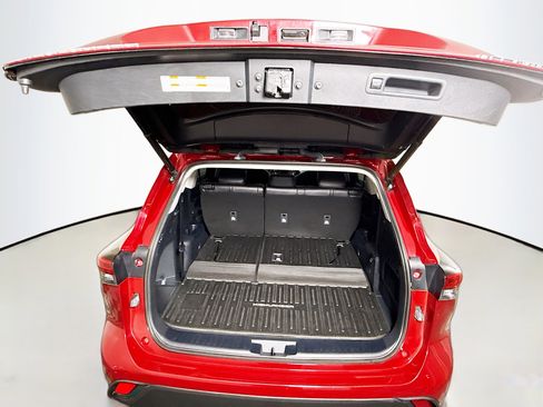 Certified 2023 Toyota Highlander XLE image 25