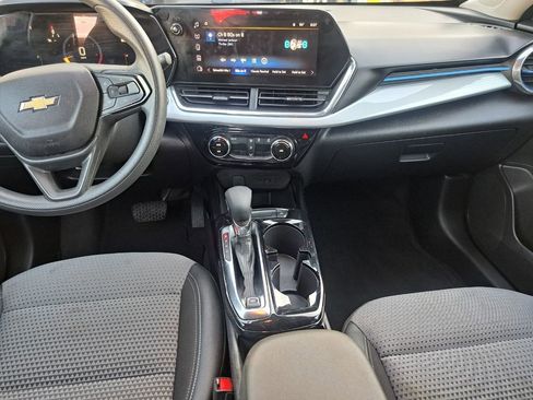 Used 2025 Chevrolet Trax LT image 20