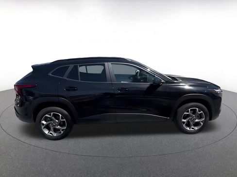 Used 2025 Chevrolet Trax LT FWD image 16
