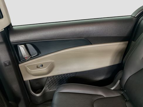 Used 2026 Kia Carnival FWD image 32