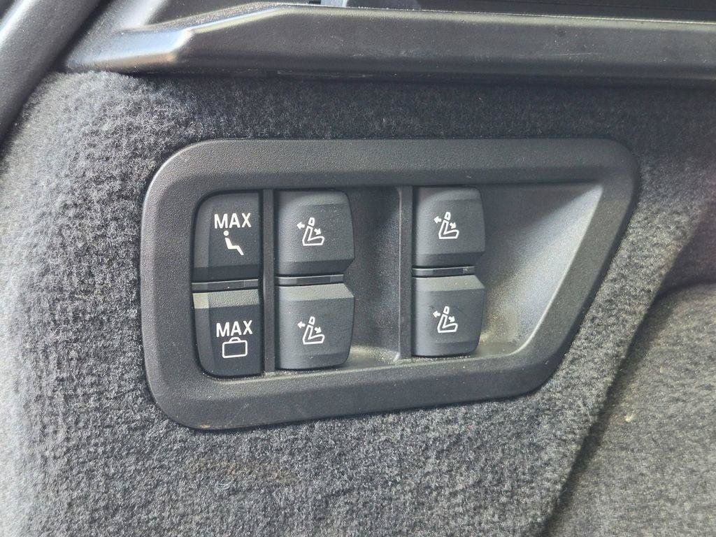 Used 2025 BMW X7 xDrive40i AWD/4WD image 9