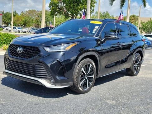 Used 2022 Toyota Highlander XSE image 2