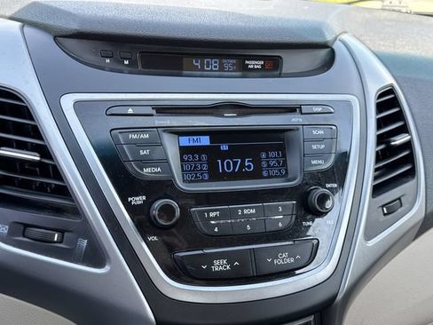 Used 2014 Hyundai Elantra SE FWD image 30