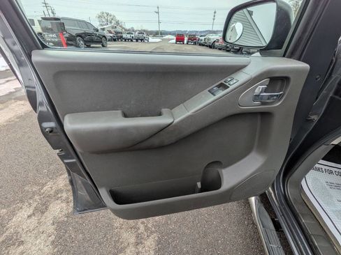 Used 2010 Nissan Frontier SE w/ SE Value Truck Pkg image 17