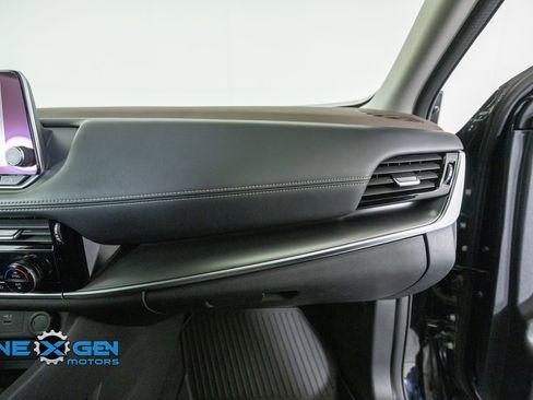 Used 2022 Nissan Rogue SV FWD image 39