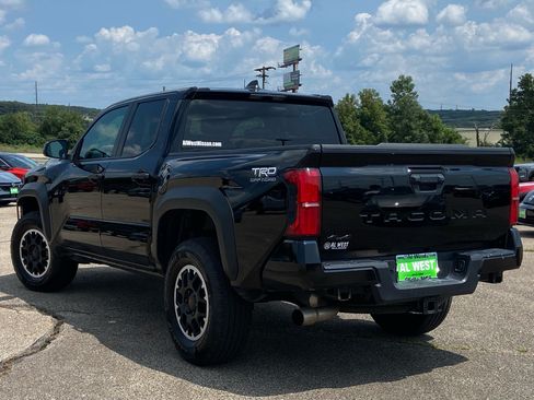 Used 2024 Toyota Tacoma TRD Off-Road AWD/4WD image 5
