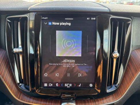 Used 2023 Volvo XC60 B5 Plus image 38