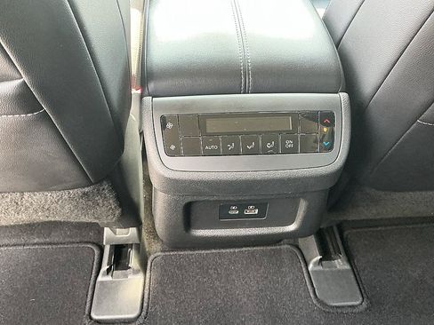 Used 2022 Nissan Pathfinder SL w/ SL Black Package FWD image 27