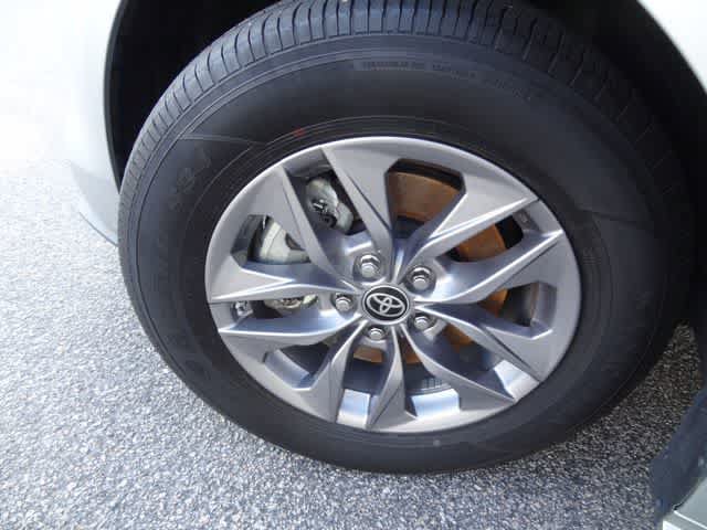 Used 2024 Toyota Sienna XLE FWD image 42
