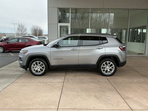 Used 2023 Jeep Compass Latitude image 19