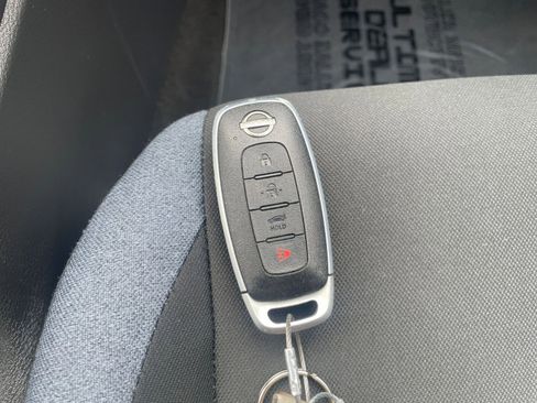 Used 2025 Nissan Versa SV image 21