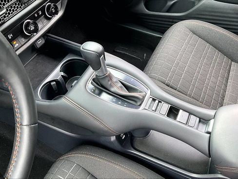 Certified 2025 Honda HR-V Sport image 15