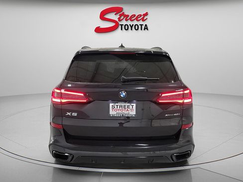 Used 2022 BMW X5 xDrive40i w/ M Sport Package AWD/4WD image 3