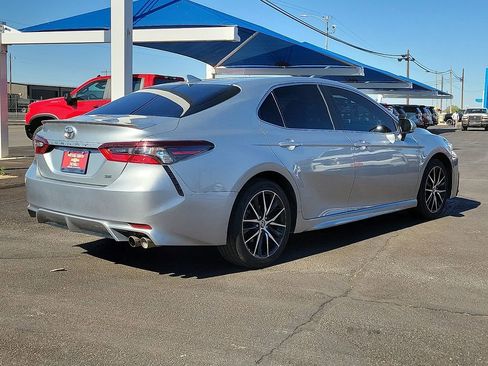 Used 2022 Toyota Camry SE FWD image 4
