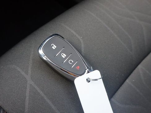 Used 2022 Chevrolet Trax LT w/ LT Convenience Package image 32