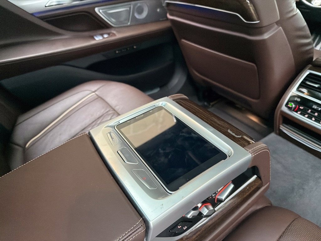 Used 2022 BMW 750i xDrive w/ Luxury Rear Seating Package AWD/4WD image 33