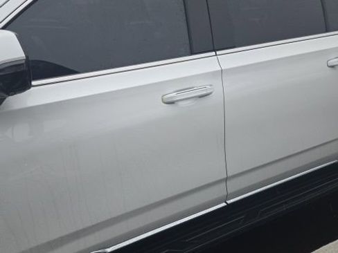 Used 2022 Cadillac Escalade ESV Premium Luxury image 3