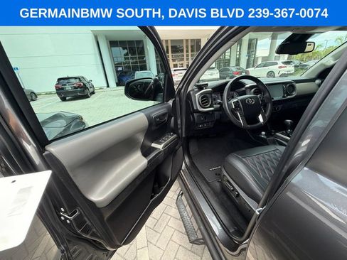Used 2022 Toyota Tacoma SR5 RWD image 16